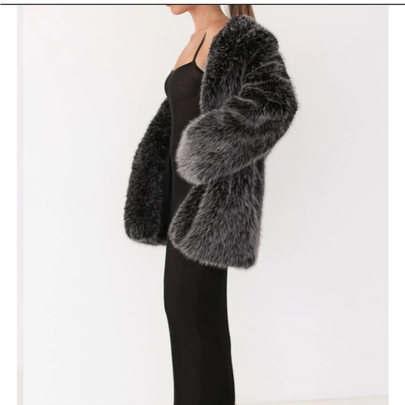 Fur Coat NWOT - Picture 5 of 8